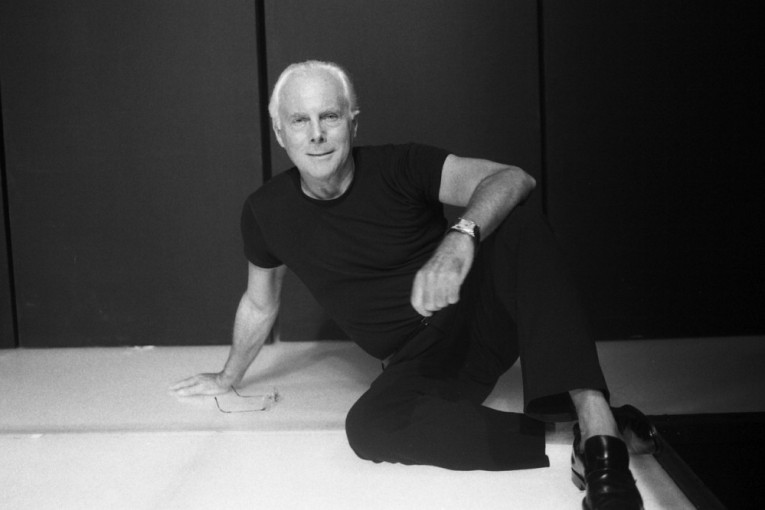 Održana komemoracija Đorđu Armaniju: Stotine ljudi odalo počast slavnom dizajneru (GALERIJA)