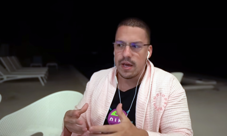 Divljačko ponašanje Bake Praseta: Urla, trese se i lomi sve po stanu! (VIDEO)