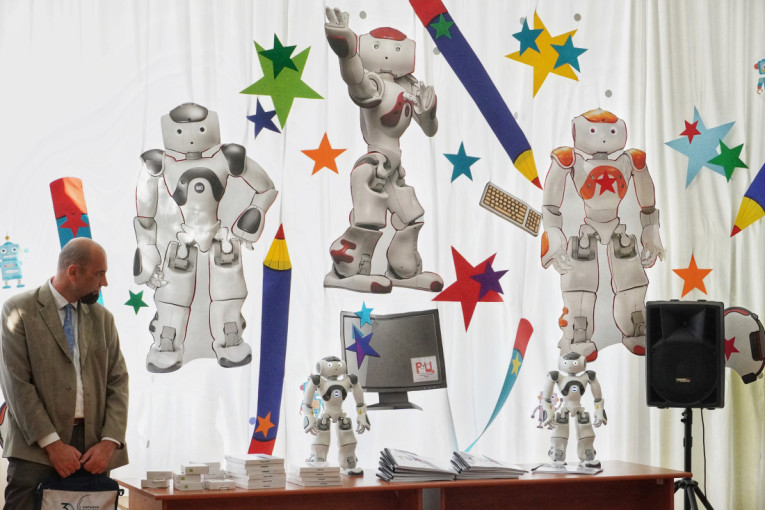 Ovo je Voli! Stiže u srpske škole, a evo kako će pomagati đacima (FOTO/VIDEO)