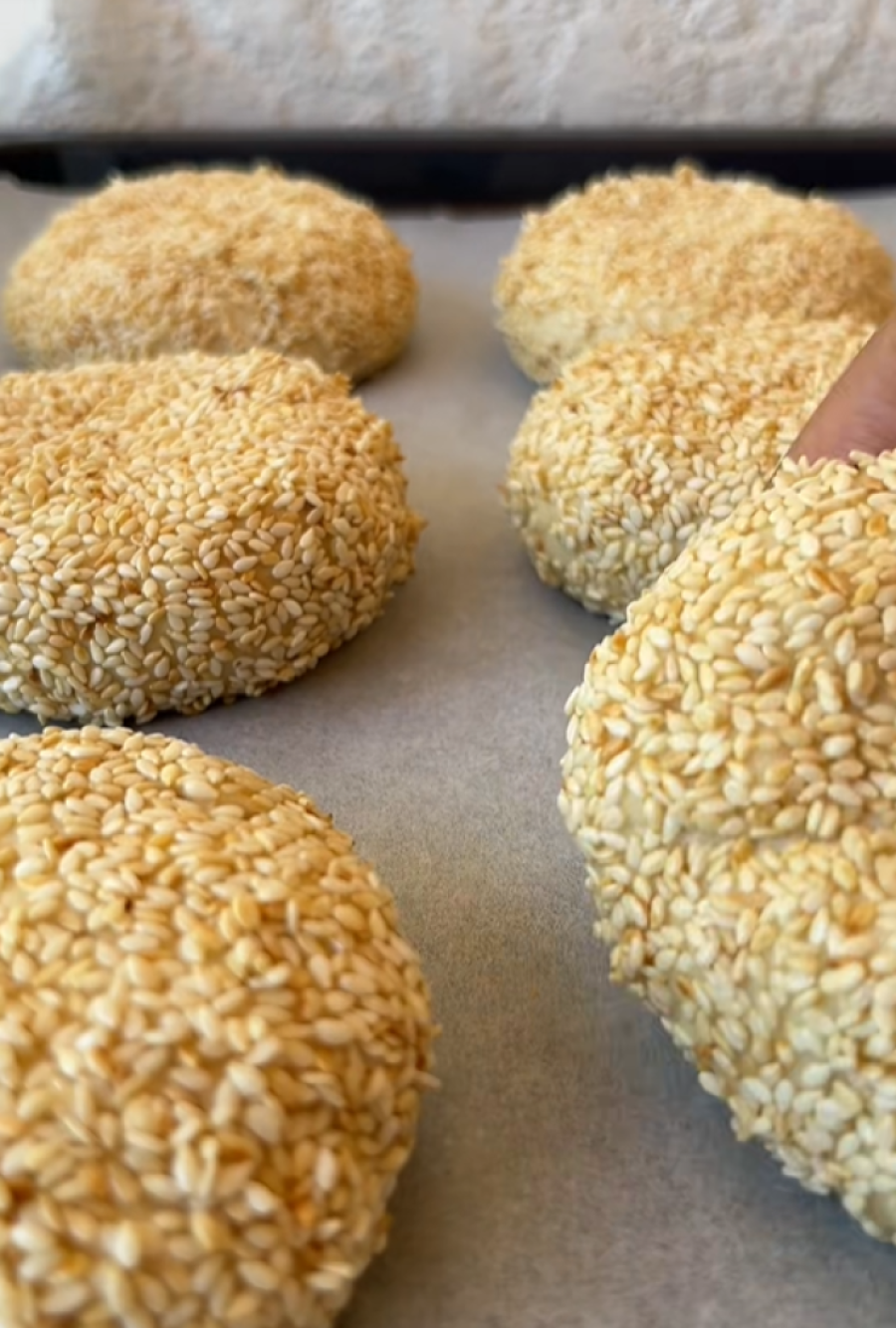 Recept dana: Hrskavo pecivo sa fetom i medom, slatko-slana čarolija iz rerne koju nećete moći da prestanete da jedete