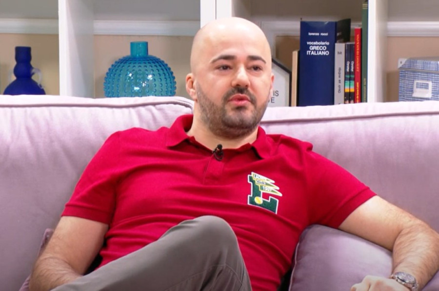 "Drogirali su se na mojoj klavijaturi!" Pevač javno obelodanio šta je doživeo na nastupu