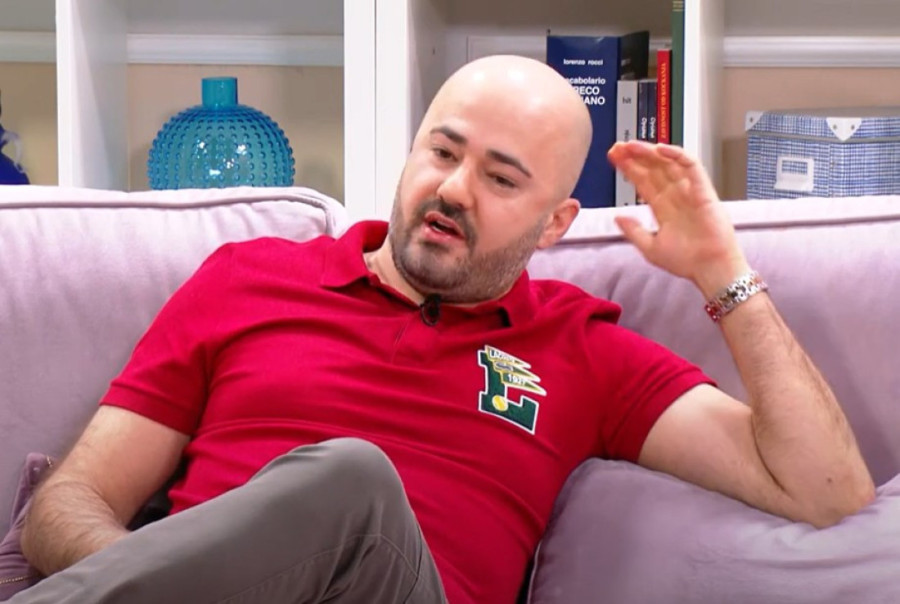 "Drogirali su se na mojoj klavijaturi!" Pevač javno obelodanio šta je doživeo na nastupu