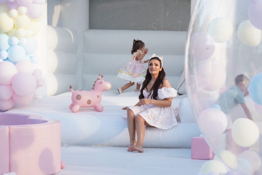 Ogrlica Tamare Milutinović šalje jasnu poruku: Detalj s porodične proslave koji je mnogima promakao!