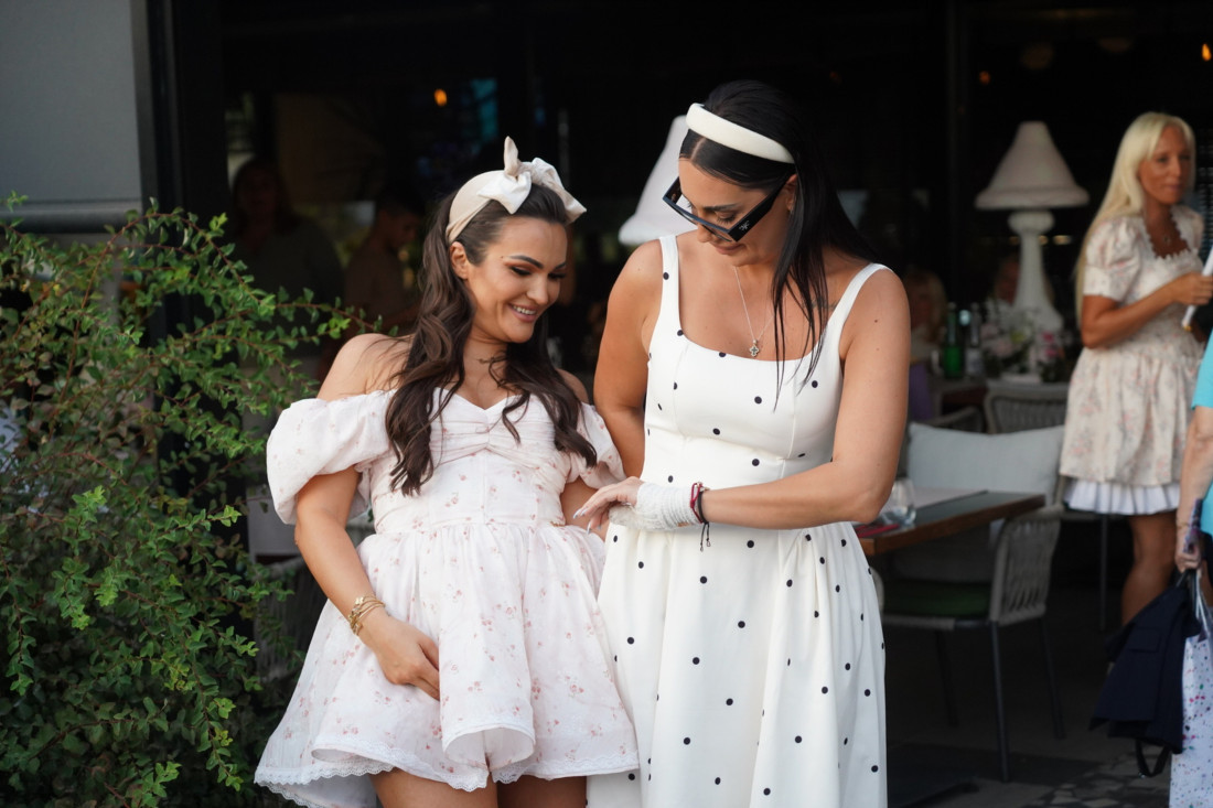 Uzak topić i grudi u prvom planu: Pevačica izgubila 14 kilograma pa se utegla u opremu za trening (FOTO)