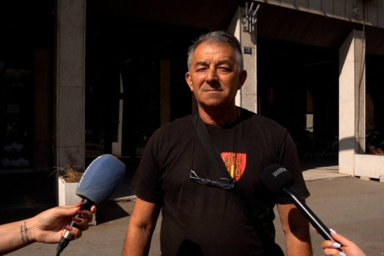 Blokaderi mu demolirali automobil, a on optužen zbog jedne reči! Dijabetičar iz Sremskih Karlovaca doživeo fizički i verbalni napad