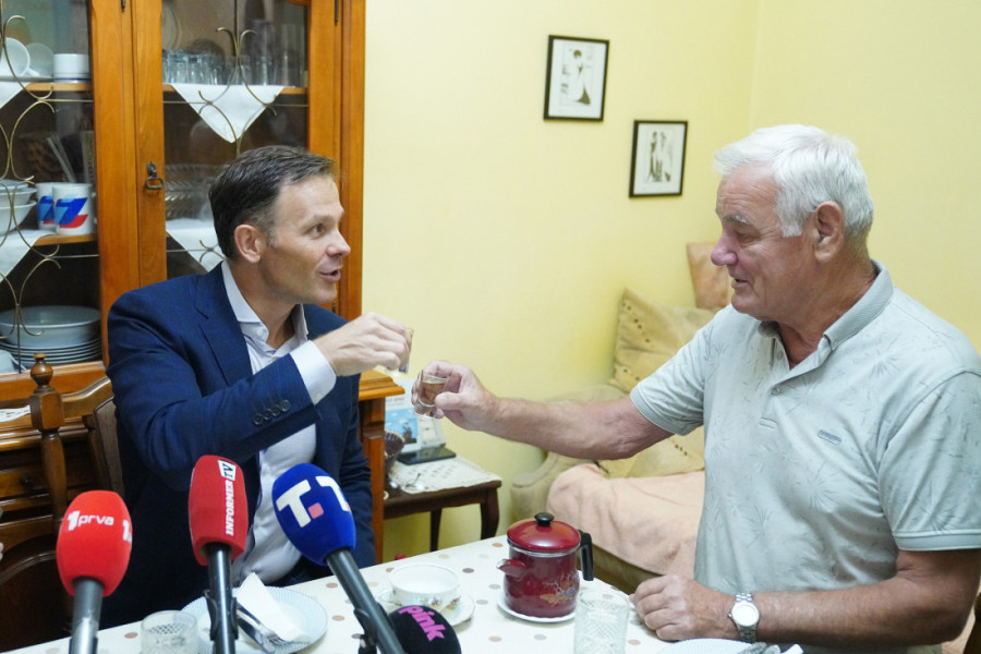 Ministar Mali u poseti penzionerima: Sve što radimo je da građani imaju korist i da pokažemo brigu o ljudima