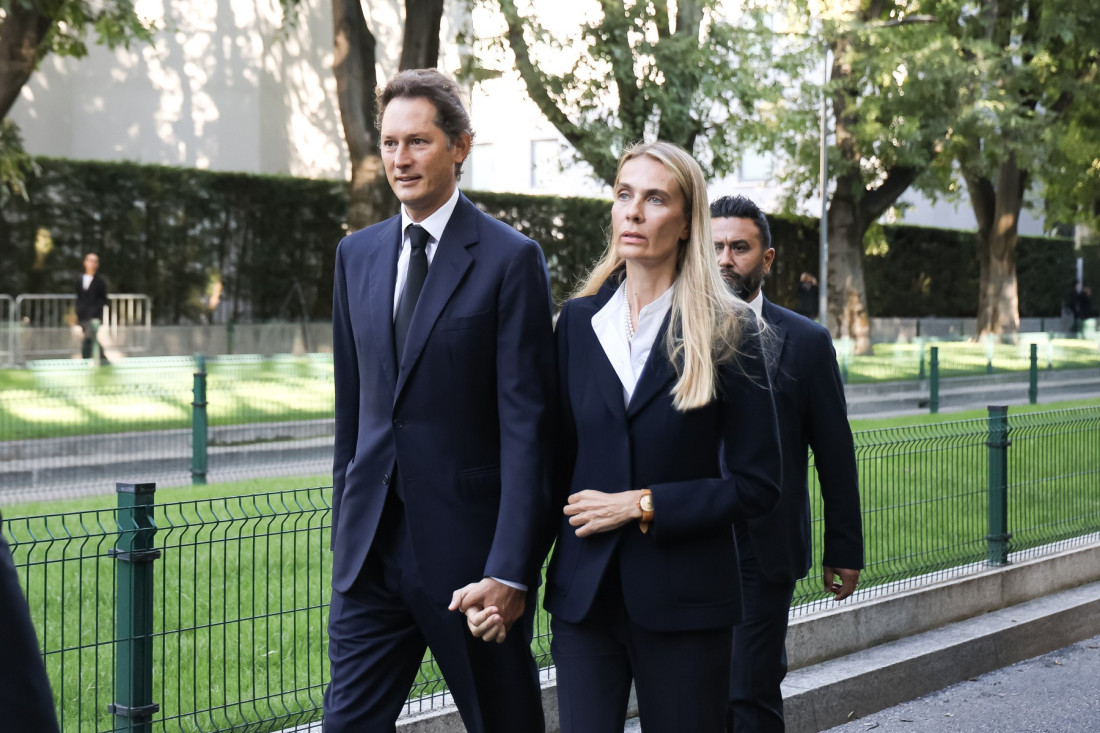 Održana komemoracija Đorđu Armaniju: Stotine ljudi odalo počast slavnom dizajneru (GALERIJA)