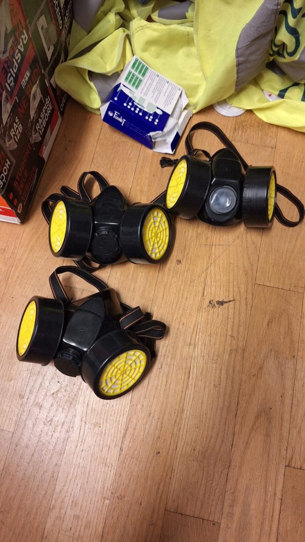 Pronađeno oružje kojim su blokaderi teroristi napadali policiju! U Rektoratu sekire, noževi, palice, baklje, topovski udari... (FOTO/VIDEO)