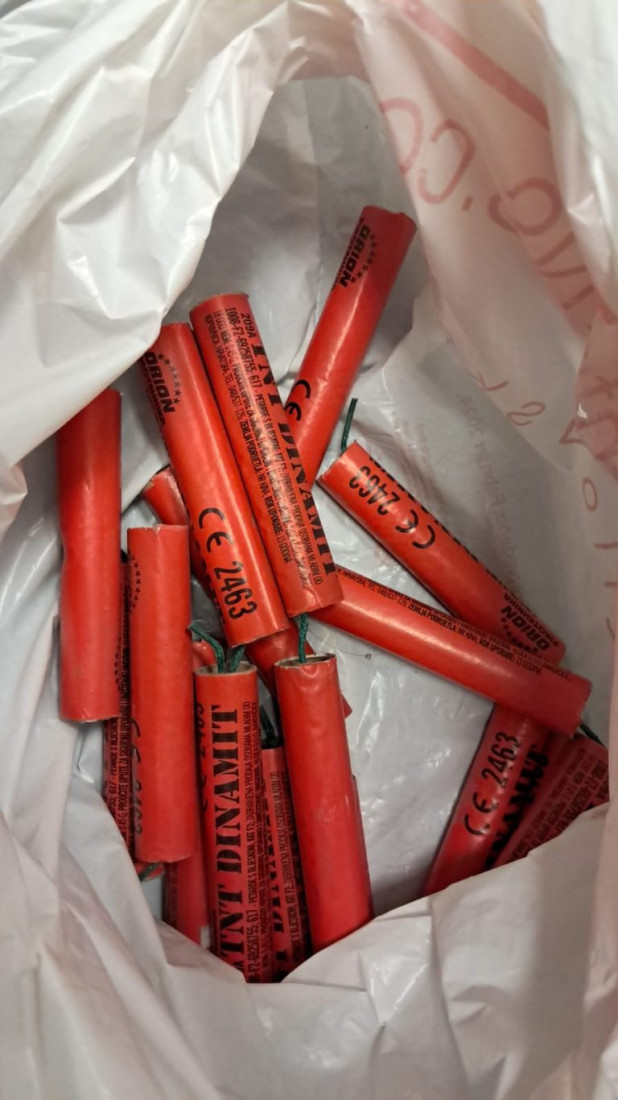 Pronađeno oružje kojim su blokaderi teroristi napadali policiju! U Rektoratu sekire, noževi, palice, baklje, topovski udari... (FOTO/VIDEO)