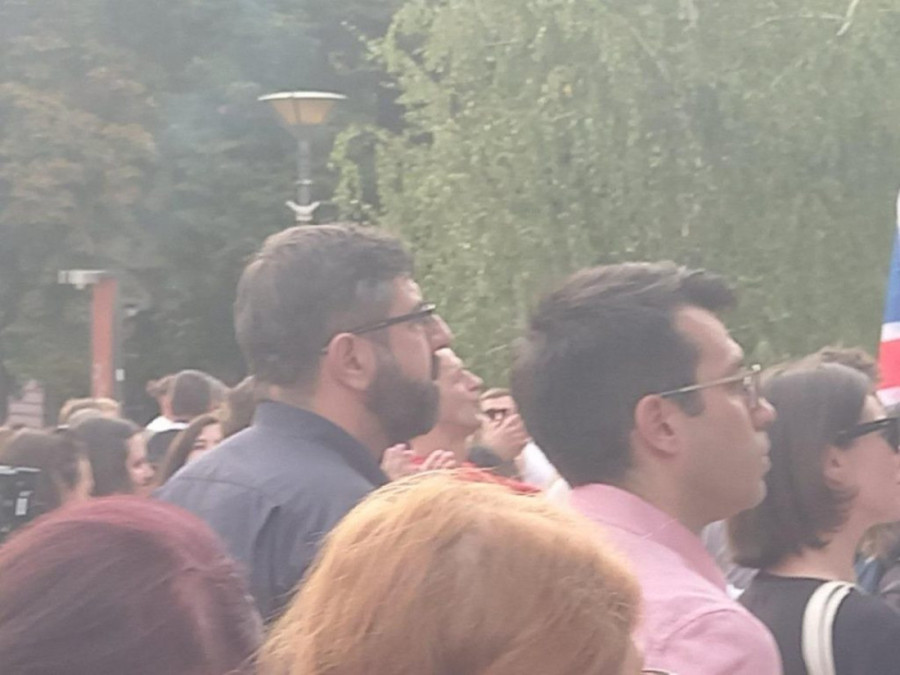 "Ljubav se puni na pumpi": Blokaderski Prajd u Beogradu pretvoren u cirkus! Hrvatska šahovnica i političari u prvom planu, a tek parole...