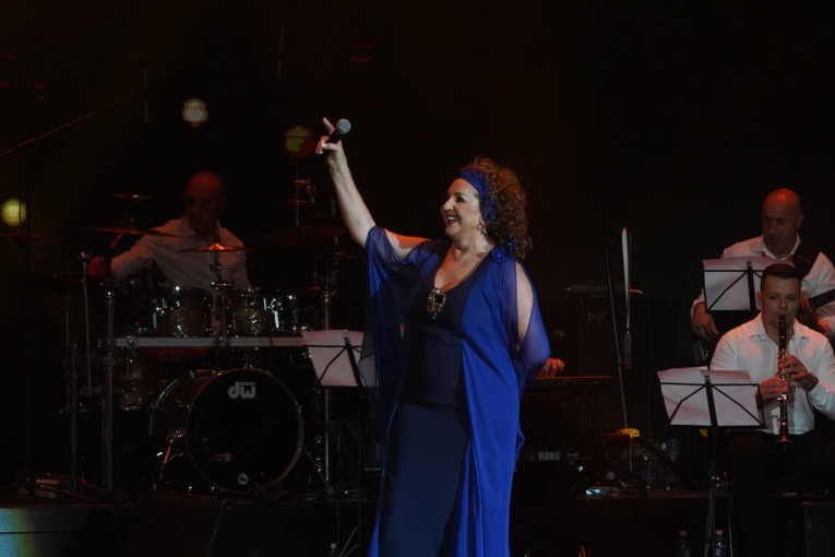 "Godinama zahvaljujem Gospodu Bogu!" Bekuta nikad emotivnija, čitava estrada na koncertu! (FOTO)