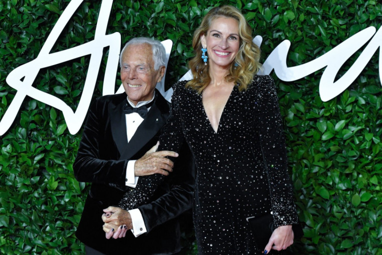 Totalna provokacija: Dakota Džonson se odlučila za crnu čipku od glave do pete (FOTO)