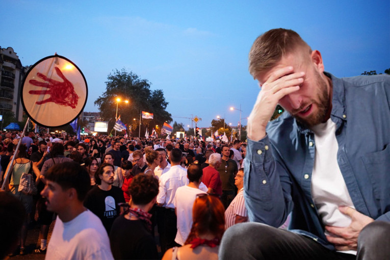 Dve Srbije! Blokaderi napadaju ljude sa decom, a pristojni ljudi šire ljubav i slogu! (VIDEO)