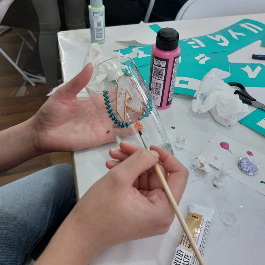 Stakloterapija za oslobađanje od stresa: Hit u Americi i Nemačkoj, a sada se i u Srbiji možete lečiti na ovaj način