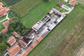 Od velike porodične radionice ostalo zgarište: Slike iz drona na kojima se najbolje vidi koliku štetu je načinio požar u Loznici (FOTO)