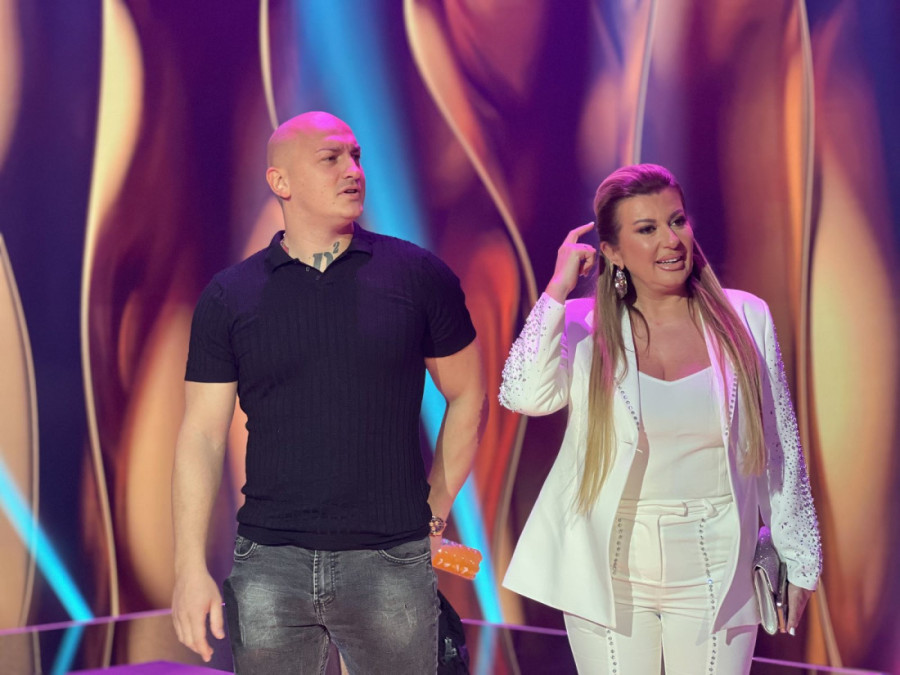 "Pokazaću joj ko je tata!" Desingerica raspalio paljbu po Karleuši