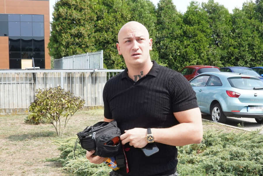 Folker opleo po Desingerici: Možda peva kao Pavaroti, ali ga niko do sada nije čuo!