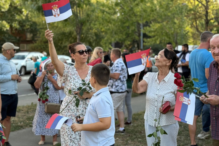Ko koči Srbiju, koči narod: Moćne poruke iz Borče sa skupa protiv blokada (VIDEO)