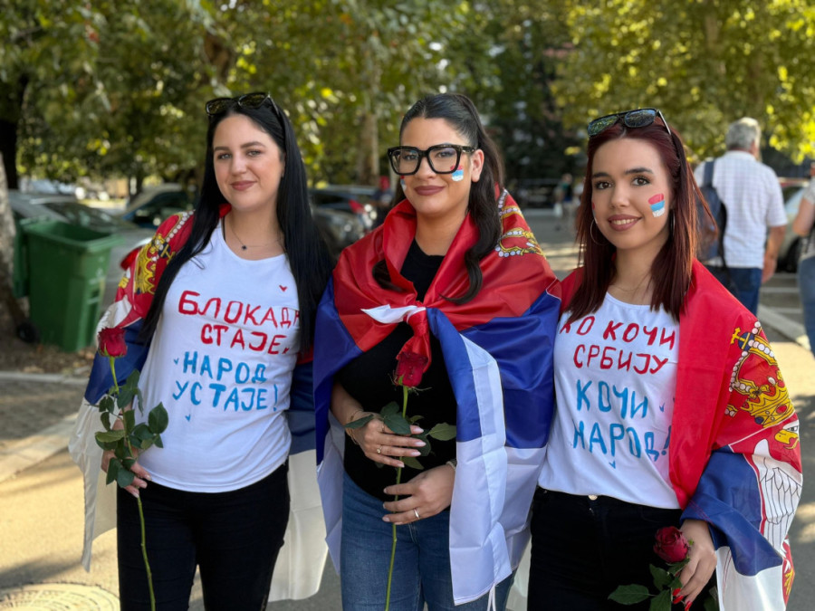 Dve Srbije! Blokaderi napadaju ljude sa decom, a pristojni ljudi šire ljubav i slogu! (VIDEO)