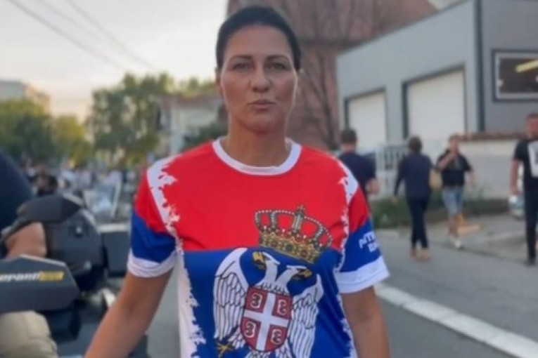 Kvadom došla na protest: Ovde sam sa suprugom, borimo se protiv blokada (VIDEO)