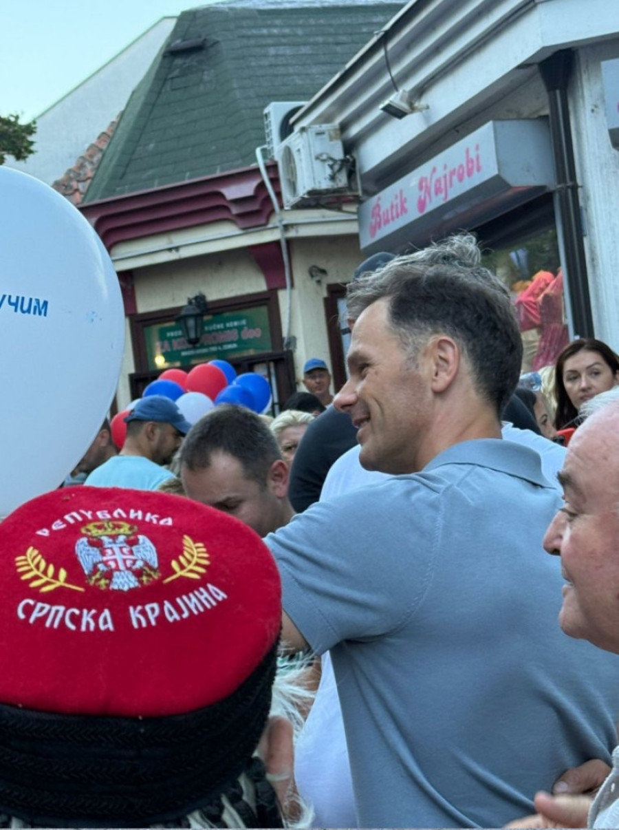 Dve Srbije! Blokaderi napadaju ljude sa decom, a pristojni ljudi šire ljubav i slogu! (VIDEO)