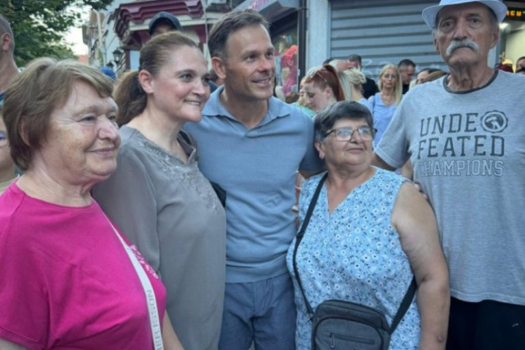 Siniša Mali sa građanima protv blokada u Zemunu: Borićemo se za Srbiju upravo na ovaj način, mirom i stabilnošću (FOTO/VIDEO)