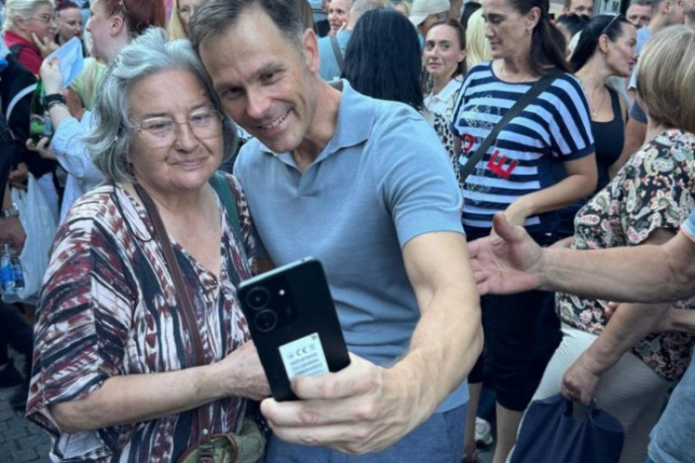 Siniša Mali sa građanima protv blokada u Zemunu: Borićemo se za Srbiju upravo na ovaj način, mirom i stabilnošću (FOTO/VIDEO)