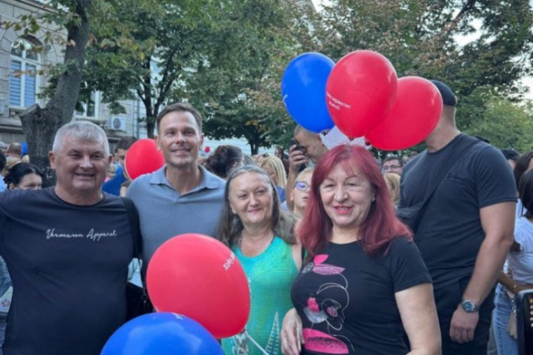 Siniša Mali sa građanima protv blokada u Zemunu: Borićemo se za Srbiju upravo na ovaj način, mirom i stabilnošću (FOTO/VIDEO)