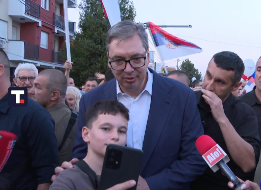 Dve Srbije! Blokaderi napadaju ljude sa decom, a pristojni ljudi šire ljubav i slogu! (VIDEO)