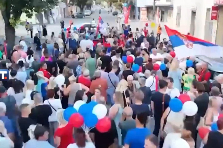 Moćna poruka sa skupa protiv blokada: Ruma, se ne blokira! Ide napred! (VIDEO)