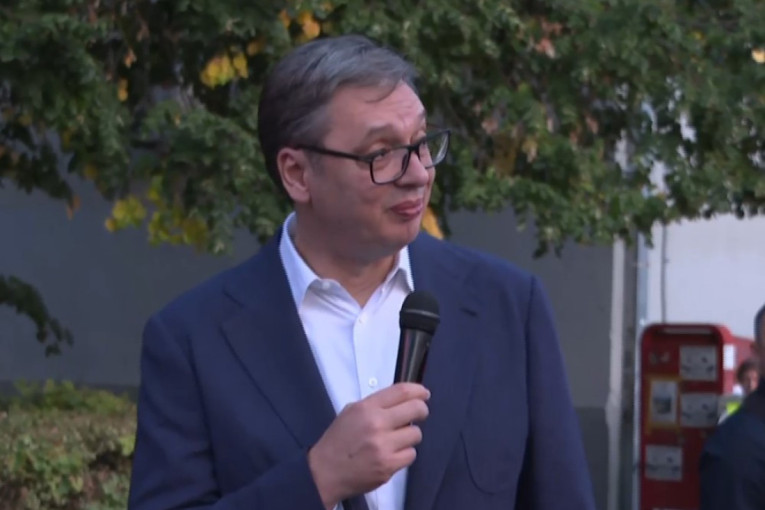 Predsednik Vučić uz svoj narod: Zajedno protiv blokada i rušenja prelepe Srbije! (FOTO/VIDEO)