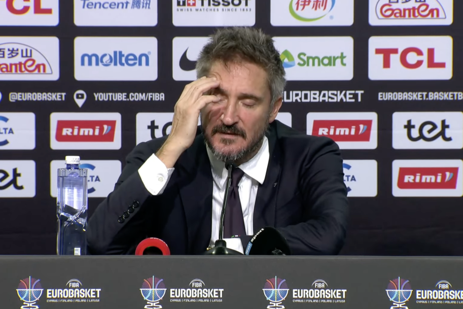 Šokantna scena na konferenciji Italijana! Poceko u suzama otkrio: Ovo je moja poslednja utakmica!