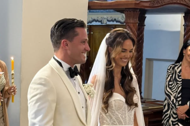 Bekuta otvorila drugo veče, a prvi redovi puni poznatih: Evo ko se sve pojavio na koncertu! (FOTO)