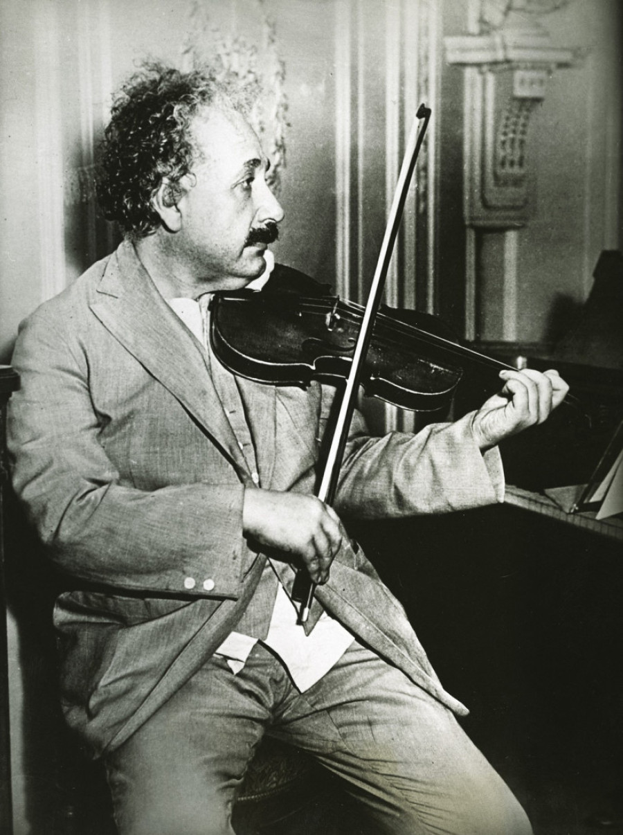 Ajnštajnova prva violina na aukciji za ogroman novac: Na njoj je ugravirano nešto posebno (FOTO)