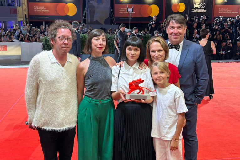 Veliki uspeh srpske koprodukcije u Veneciji: Nagrada Lav budućnosti za film "Kratko leto" (FOTO)