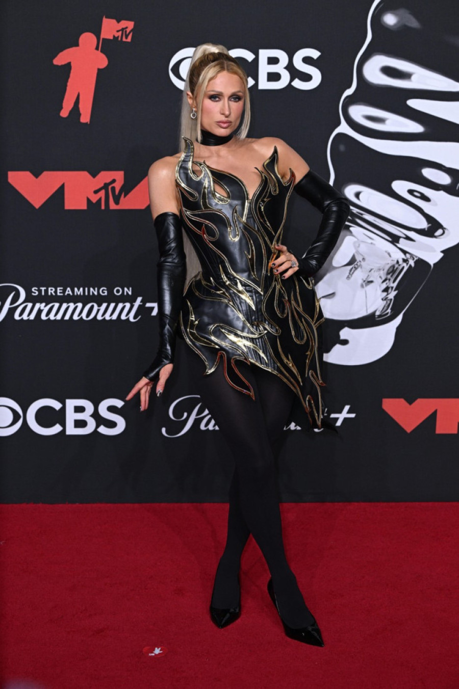 Ludi printovi i gola koža: Sedam stajlinga poznatih koji su "zapalili" crveni tepih na MTV VMAS (FOTO)