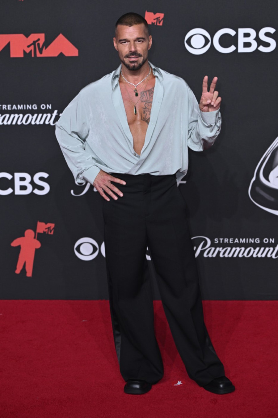 Ludi printovi i gola koža: Sedam stajlinga poznatih koji su "zapalili" crveni tepih na MTV VMAS (FOTO)