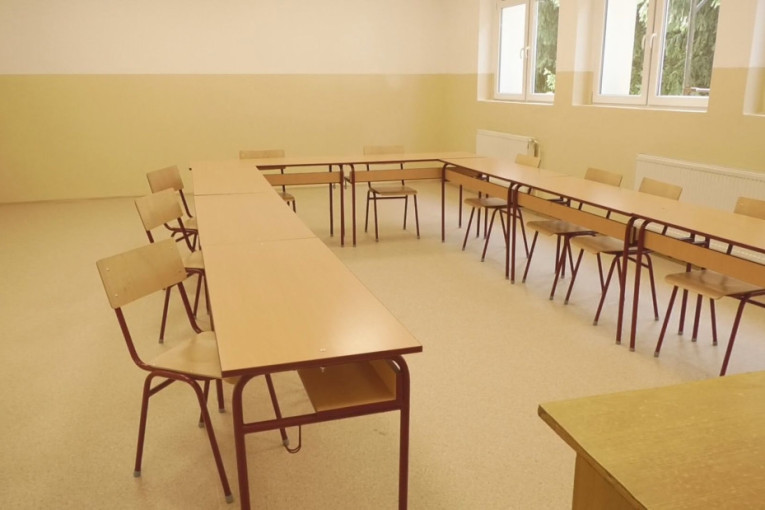 Nastavnici pod lupom: Deca u papučama i minićima neće u učionicu!