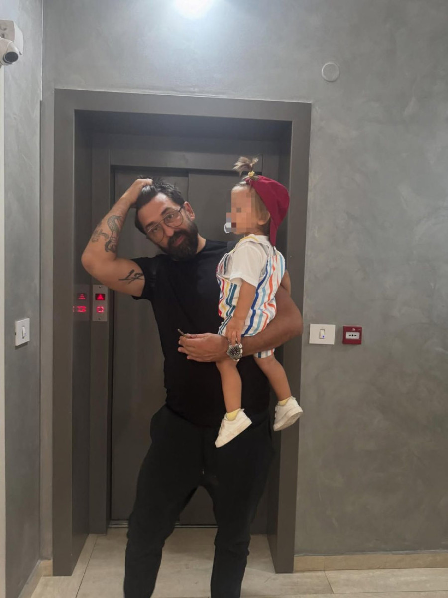 "Lola liči na Peruna" Amidžić otišao u porodilište kod supruge, prvi put uzeo ćerku u naručje!