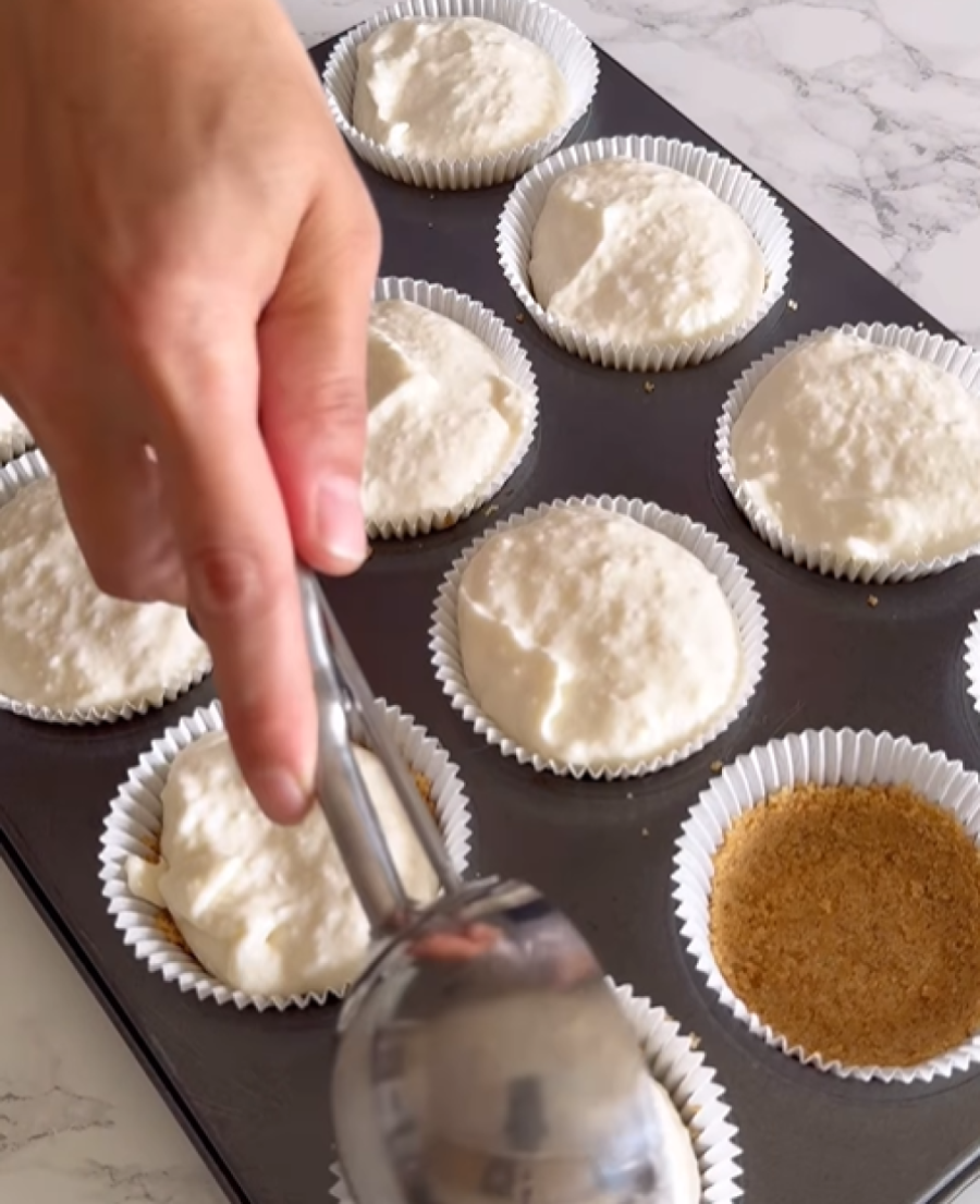 Recept dana: Mini čizkejk sa kokosom, aromatična poslastica bez pečenja koja sladi i osvežava