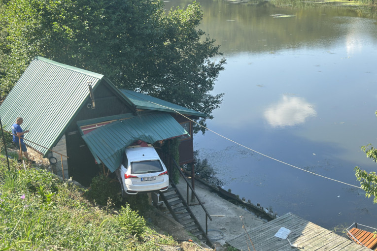 Uleteo "škodom" u vikendicu na obali Morave: Neverovatna nezgoda u Ovčarsko-kablarskoj klisuri! (FOTO/VIDEO)