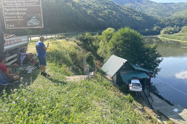 Uleteo "škodom" u vikendicu na obali Morave: Neverovatna nezgoda u Ovčarsko-kablarskoj klisuri! (FOTO/VIDEO)