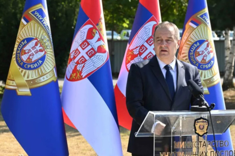 "Vaši očevi su heroji Srbije": Emotivno obraćanje Ivice Dačića deci poginulih i ranjenih policajaca (FOTO)