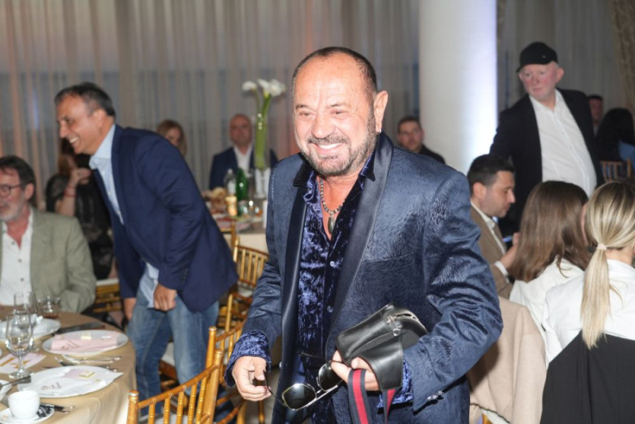 Srpski pevači primaju i po tri penzije! Ovo je spisak: Na račun im leže i do 3.000 evra mesečno!