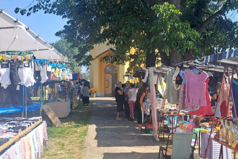 Ovaj kraj je prava riznica srpske hrane i tradicije: Plodovi Zapadnog pomoravlja okupili veliki broj posetilaca u Zablaću (FOTO)