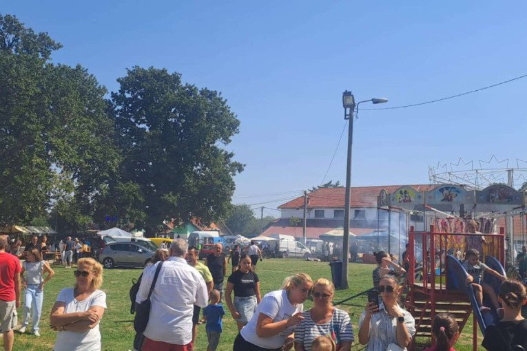 Ovaj kraj je prava riznica srpske hrane i tradicije: Plodovi Zapadnog pomoravlja okupili veliki broj posetilaca u Zablaću (FOTO)