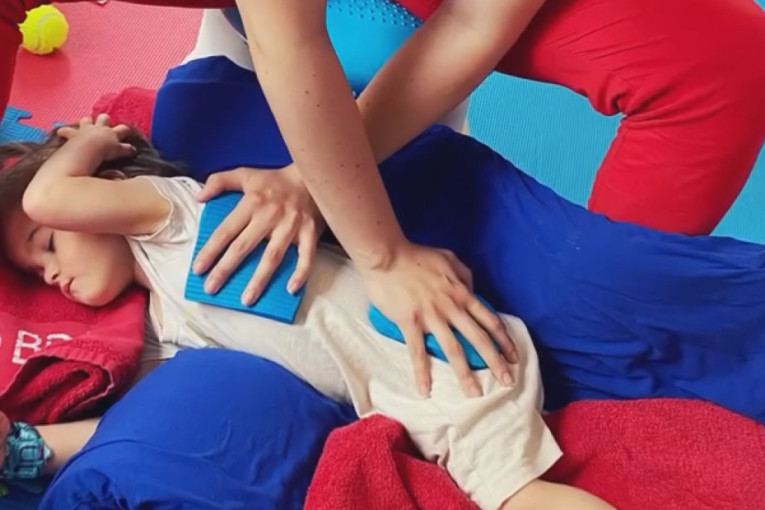 Ona je veliki borac od malih nogu: Maša je rođena samo sa 920 grama, ovoj malenoj heroini je potrebna naša pomoć (FOTO)