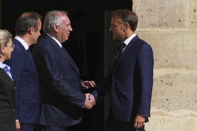 Francuska se priprema za haos: Policija sprema 80.000 ljudi za proteste 10. septembra