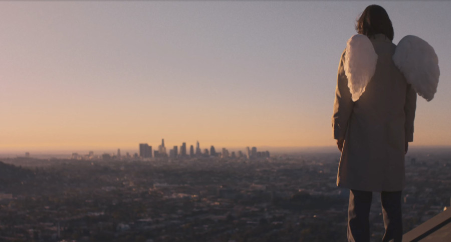 Kijanu Rivs je trapavi anđeo u "second hand" mantilu: U ovakvoj ulozi ga niko nije očekivao (FOTO/VIDEO)