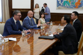 Vučić sa japanskim ambasadorom Imamurom: Konstruktivan razgovor o jačanju bilateralne saradnje (FOTO)
